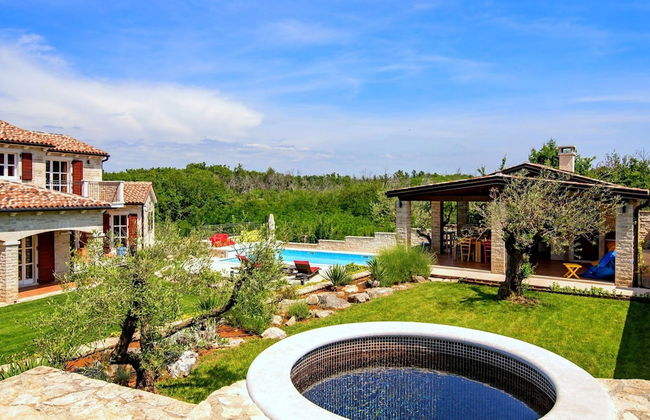Villa in Porec With Private Pool & Garden - Foto 26