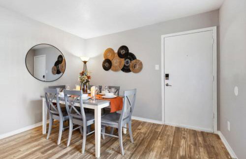 AT and T is steps away 2BD unit - Foto 14