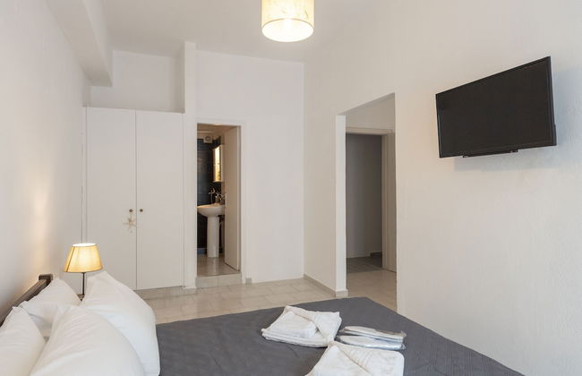 Parikia's Cute Pebble - Photo 8