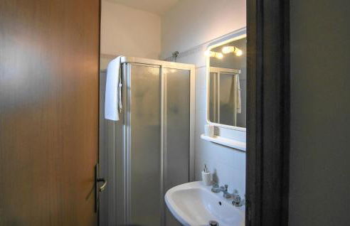 Awesome Home In Macchino With Kitchen - Foto 23