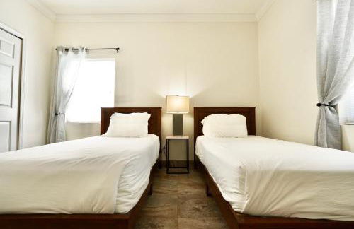 Luxury 2BD 2BTH Condo 5 - Foto 13