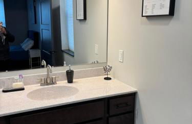 New Luxury Downtown 1 Bedroom Condo 201 - Foto 4