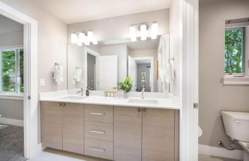 Modern Kirkland 4BR Family Oasis Kids Paradise - Photo 60