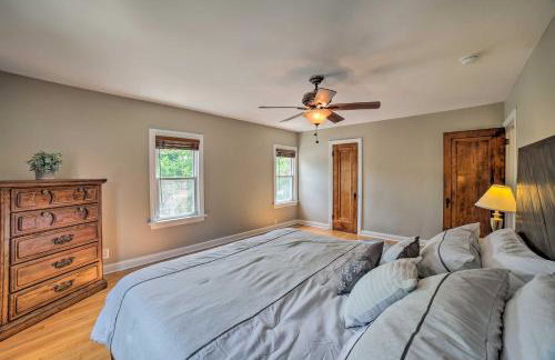 Pet-Friendly Lake Getaway 1 Block to Beach! - Foto 14