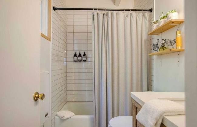 A-frame Retreat Chic and Modern Forest Views, Hammock, Outdoor Dining, Decks - Foto 28