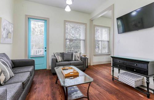 Chic 3BR NOLA Retreat, Streetcar Access, Ideal for Families & Friends - Foto 9