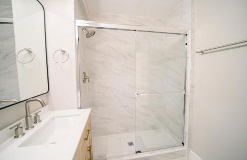 Spacious 10BR 5BA Free Parking Minutes to DC with Pool - Foto 33