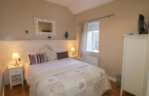 Dan White's Cottage - Photo 15