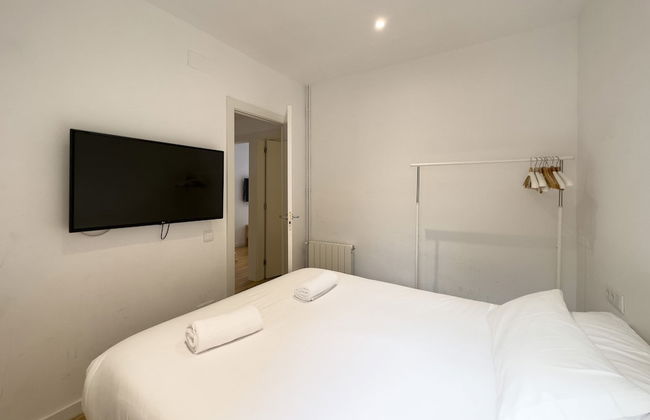 AinB Barcelona Sants Apartments - Photo 8