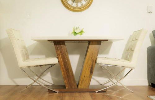 The Minimalist Escape - Modern 1BD in the Heights - Foto 22