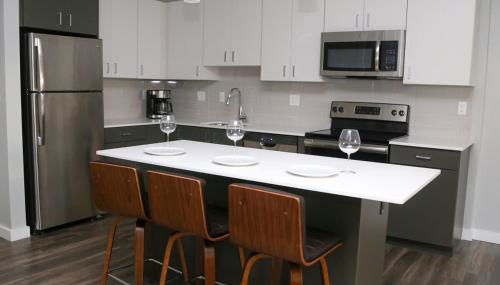 Luxury Apartment with Gym, Steps From Commuter Rail #2009 - Foto 5