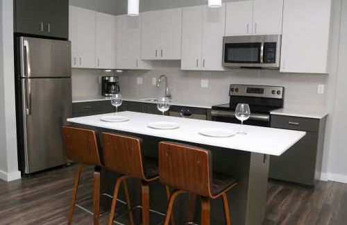 Luxury Apartment with Gym, Steps From Commuter Rail #2009 - Foto 5