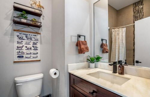 Luxury Downtown Getaway with Breathtaking Views - Foto 34