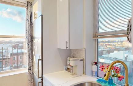 Chic Penthouse with bus stop at doorstep - 15 Minutes to NYC - Foto 15