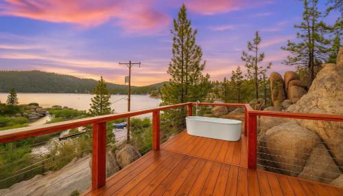 Luxe Lakefront with Hot Tub, Fire Pit, Game Room, Boat Dock - Foto 2