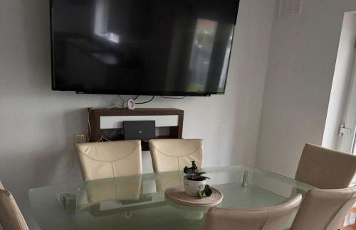 House - Sleeps 10 - Parking - Stn Close - Foto 13