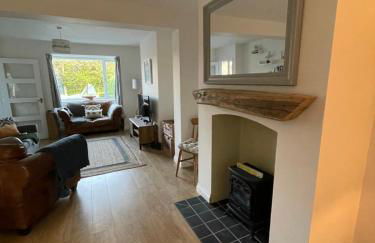 Bramblebee Cottage Salthouse - Photo 8