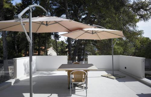 Private luxury Villa BIANCO on Solta for up to 10 persons, heated pool, free parking, very close to the beach! FREE Kajak & Mountainbikes, GREAT living area & privacy! - Foto 25