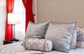 2BR Haven: Remodeled Gem! - Foto 17