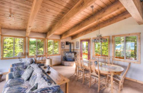 Chamberland Getaway Lake Views with Deck - Foto 11