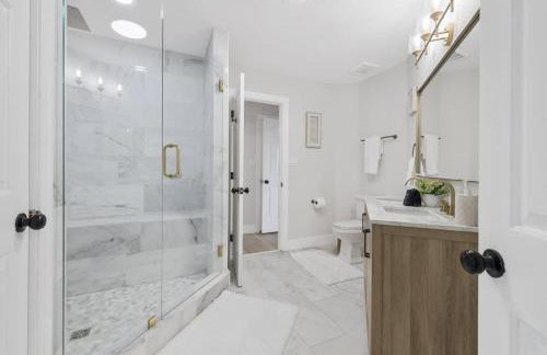 Elegant Updated Oceanfront Home with Pool & Hot Tub - Photo 60