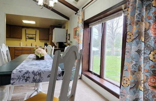 Large 1 BR Cottage, KING BED on the Lake - Foto 15