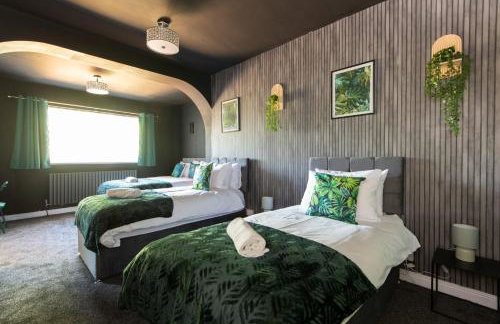 Large House for Groups with Huge Driveway - FREE PARKING - Photo 27