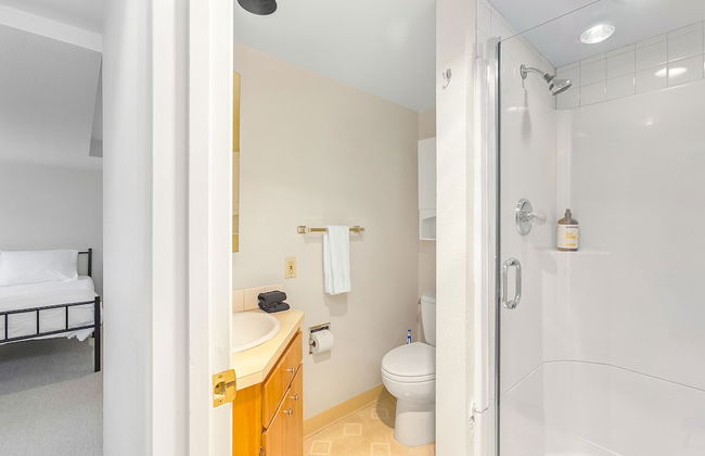 Seattle's Orange Crown 87 Walkscore - Photo 11