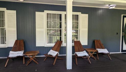 Modern Luxe Family & Groups Friendly Bungalow with Patio & Workspace - Foto 2, sunbed