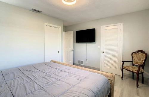 Amazing water front view home newly renovated 3BD 2BTH - Foto 17