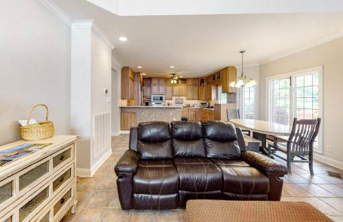 Beautiful home with modern conveniences - close to the beach, dogs welcome - Foto 3