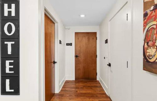 Downtown Luxe Historic Roots & Private Parking - Foto 31