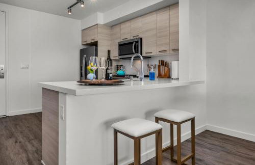 Luxury by the Beach with Pool, Gym, Game Room - Photo 43