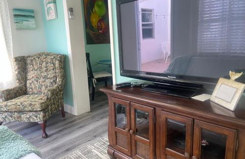 Convenient and Private Downtown 1BR Near Beach - Foto 23