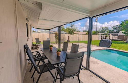 Spacious Backyard & Pool Retreat - 5 Mins to Beach - Foto 6