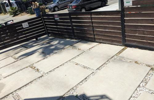 Cozy 3 BR Townhouse with Balcony - Photo 61