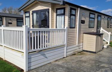 AMC Flamingo Land Caravan, Motorhome & Campervan Hire - Foto 5