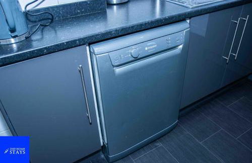 2ndHomeStays-Walsall- A Charming 3-Bed Home with Landscape View - Suitable for Contractors and Families -Large Parking for 3 Vans - Sleeps 7- 7 mins to J10 M6 and 21 mins to Birmingham - Foto 17