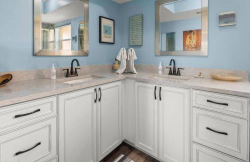 Pirates Den a 4BR Pet-Friendly Waterfront Oasis with Pool, Dock, Personal Water Boats, Fire Pit, Game Room and Bar - Foto 18