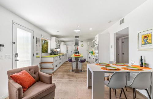 Palm Springs Home with a Resort Style Backyard -Joy pool hot tub views - Foto 18