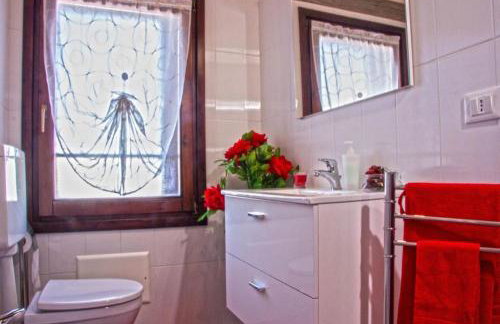 The History Apartment - Photo 4