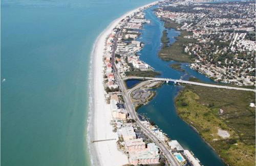 Spacious Beach House Unit,Beautifully Furnished 2 Bed 2Bath./2Min.Walk To Beach - Foto 20