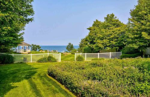 Spacious A-Frame with Lake Michigan Views & Hot Tub-Family Friendly - Foto 50