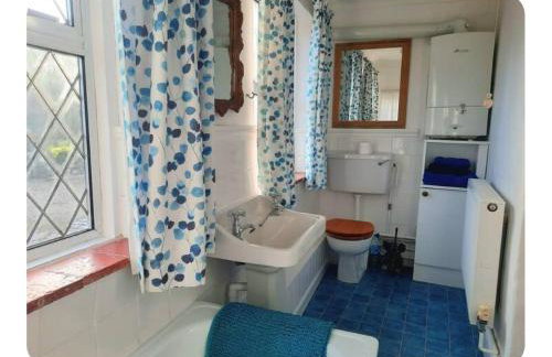 Double Ensuite with Bath, Sofa, Desk, Wardrobe - Foto 3