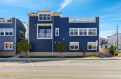 Family Fun Near Cedar Point - Rooftop Lake Views - Photo 5