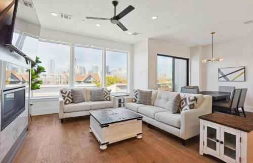 3-BD Luxury Living w Rooftop Garden Views - Photo 5