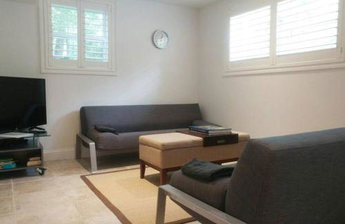 Contemporary 3 Bedroom Apt with Sauna in Woods - Foto 31