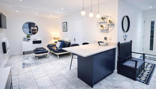 Criccieth 1 Bed Apartment Private patio Off Road Parking - Foto 1