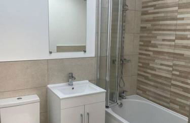 Smithy Bungalow, free private parking included, Buxton - Photo 10