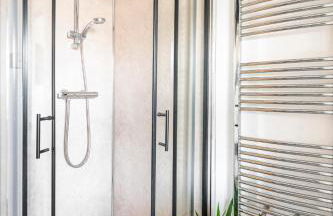 Lovely 1-bedroom property with balcony in West end - Foto 11